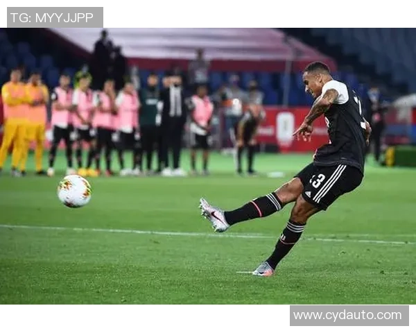 达尼洛的足球之路：从青涩少年到世界舞台的闪耀之星